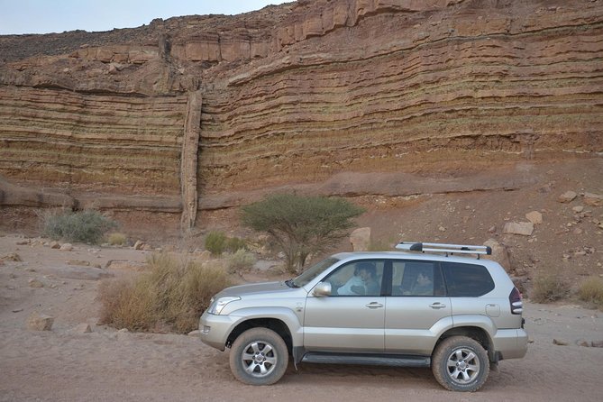 In Depth Introduction of the Ramon Crater - Inside the crater: rock layers, water, and desert life