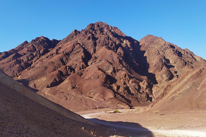 Jeep tour adventure Eilat mountains - The Mount Yoash viewpoint and four countries