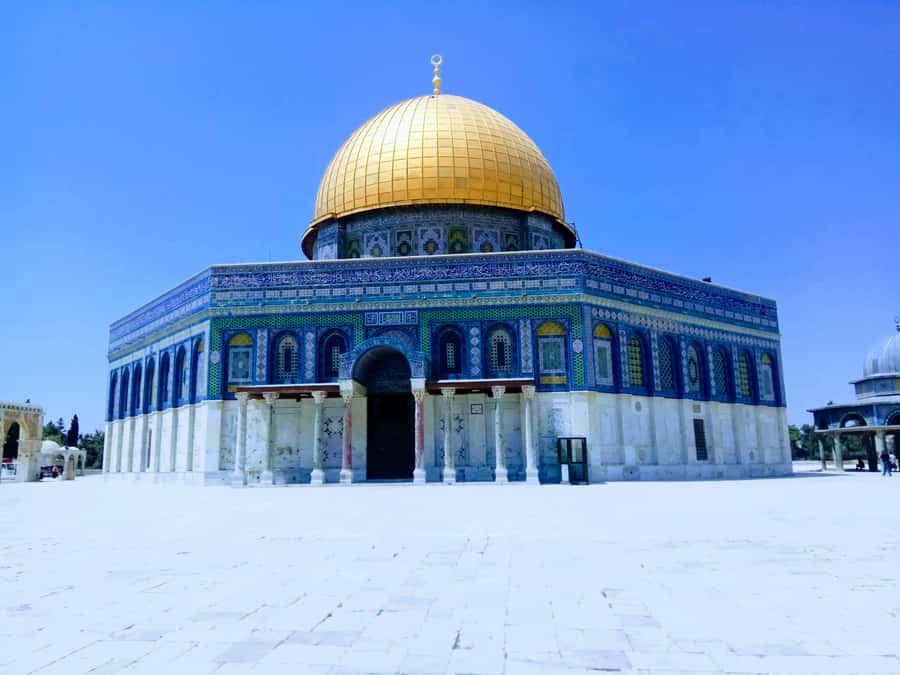 Jerusalem: Old City Private Walking Tour of Religious Sites - Following the Via Dolorosa to the Western Wall