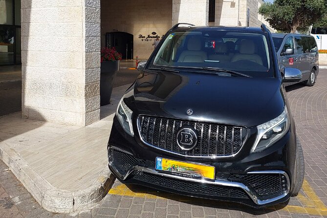 Package VIP Skip Line Services in BGN Airport with Transfer to Tel aviv Hotels - Passport control and baggage collection