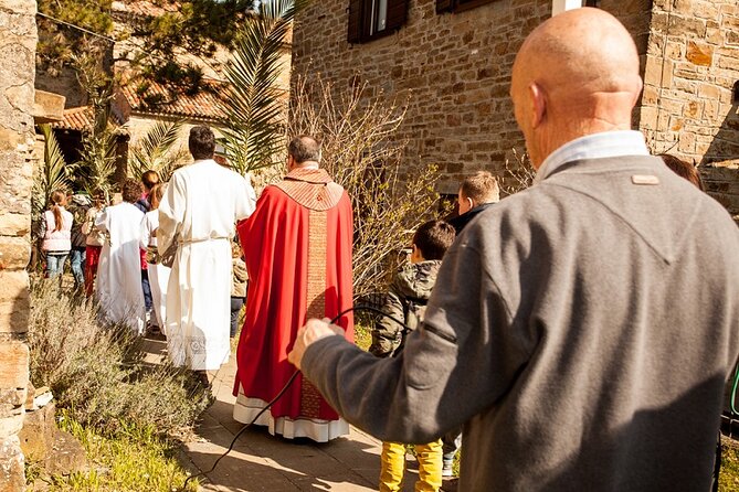 Palm Sunday in Jerusalem: Mass at Bethpage and Via Dolorosa Procession with Transport from Tel Aviv - Bethpage Mass on the Mount of Olives