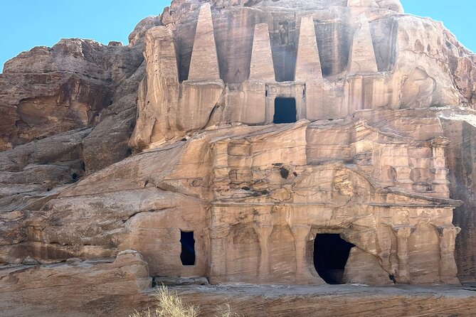 Petra 1-Day Tour from Tel Aviv with FREE Authentic Lunch - Entering Petra through the Siq
