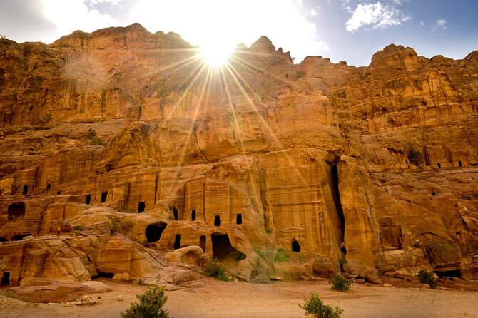 Petra 1-Day Tour from Tel Aviv with FREE Authentic Lunch - The Treasury, tombs, and theater