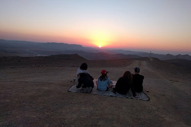 Sunset time Ramon Crater Jeep tour, bonfire and stargazing - A quiet fire in the crater after dark