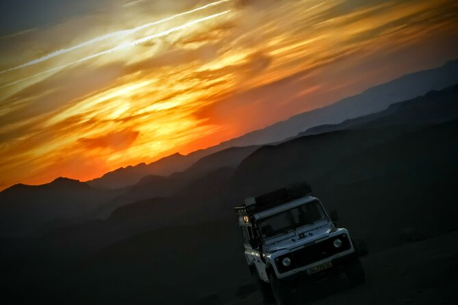 Sunset time Ramon Crater Jeep tour, bonfire and stargazing - Guide quality and the private format