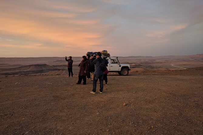 Sunset time Ramon Crater Jeep tour, bonfire and stargazing - Who should book this Ramon Crater evening