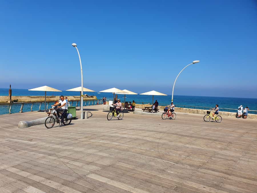 Tel Aviv 3-Hour Easy Bike Tour - Stops, photographs, and the guide’s role