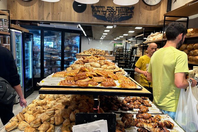 Tel Aviv: Carmel Market Food Tasting Tour “Shuk Hacarmel” - The guide makes the difference