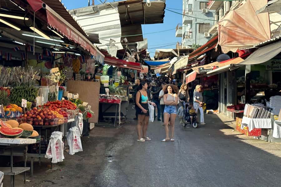 Tel Aviv: Carmel Market & Neighborhood Guided Walking Tour - What the guide adds to the experience