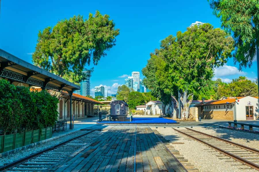 Tel Aviv: Florentin Saturday Walking Tour - Following the graffiti through HaMesila Park