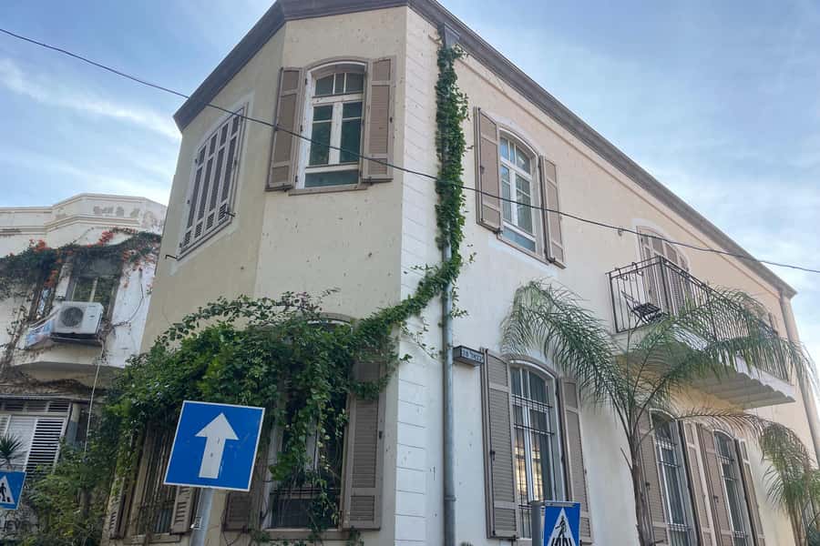 Tel Aviv: Neve Tzedek Cultural Walking Tour - Galleries, Murals, and Israeli Design