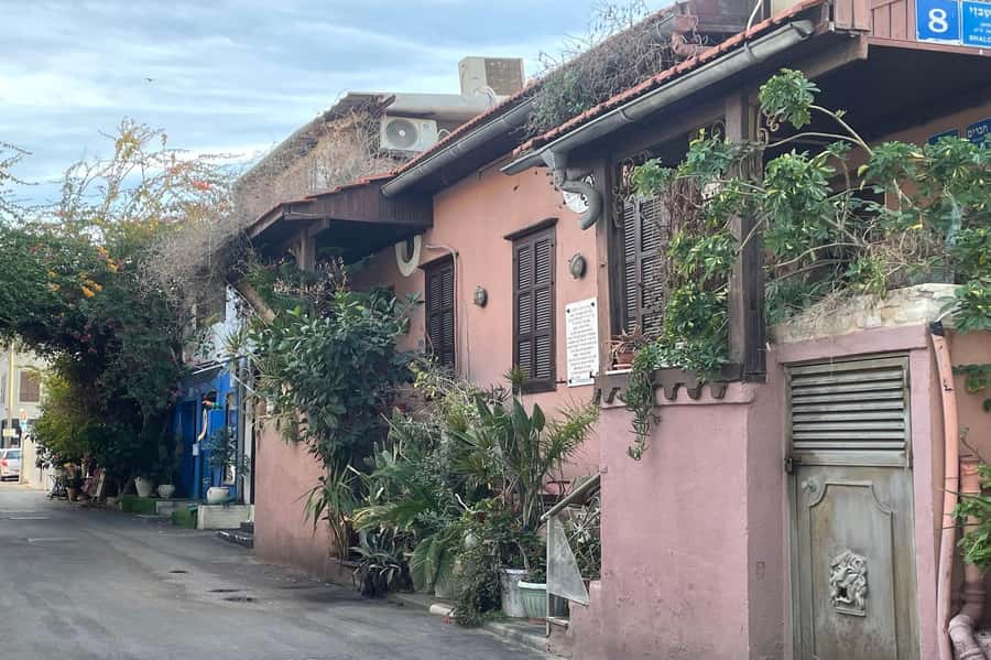Tel Aviv: Neve Tzedek Cultural Walking Tour - Ending With Tel Aviv, the Beach, and Jaffa
