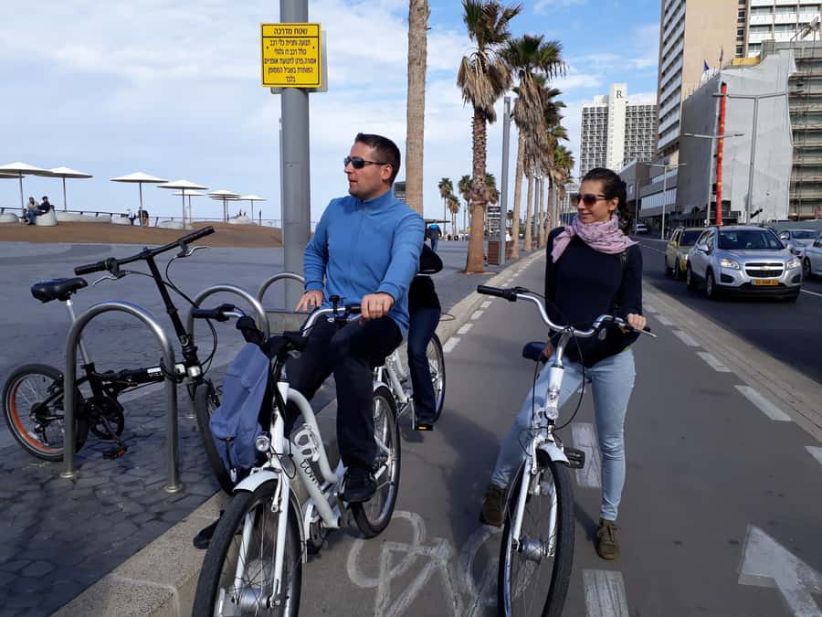 Tel Aviv: Private Bike Tour - Neve Tzedek and the Suzanne Dellal Center