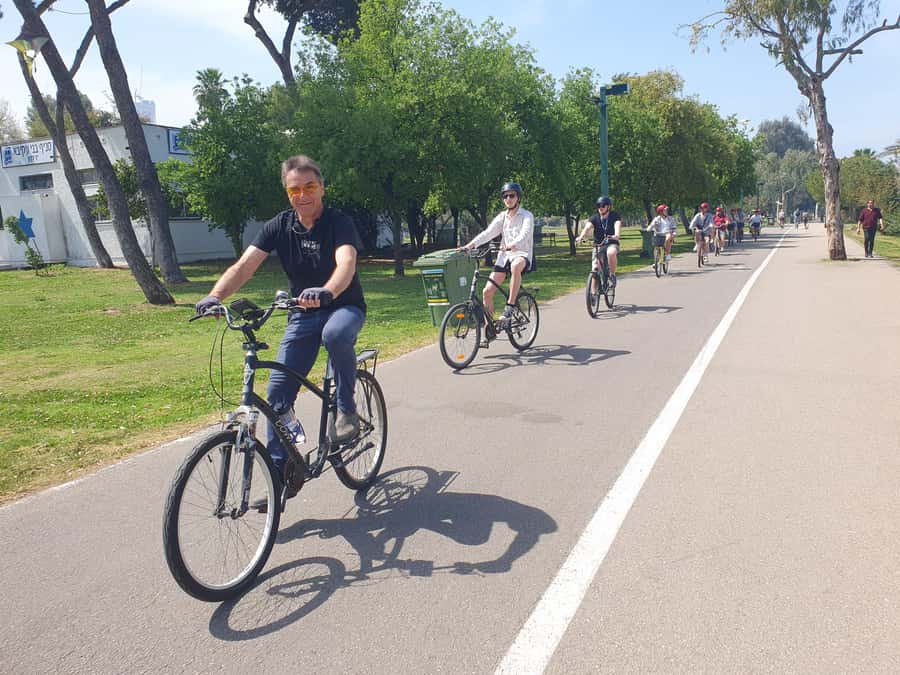 Tel Aviv: Private Bike Tour - Rothschild Boulevard and Tel Aviv’s Civic Center