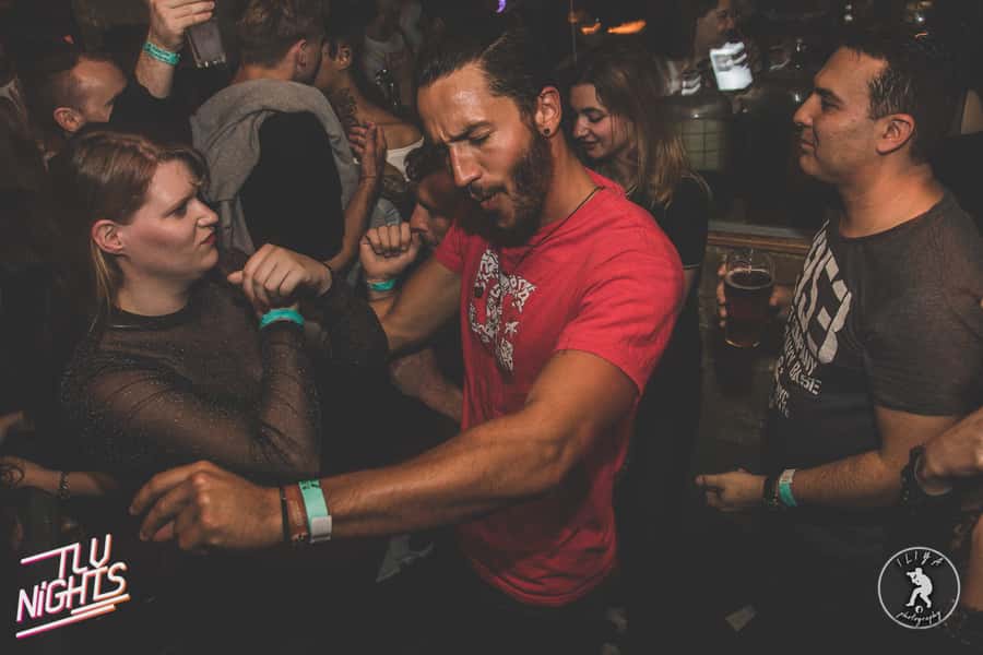 Tel Aviv: Pub Crawl with 4 Stops and Free Shots - Expect a Lot of Walking Between Venues